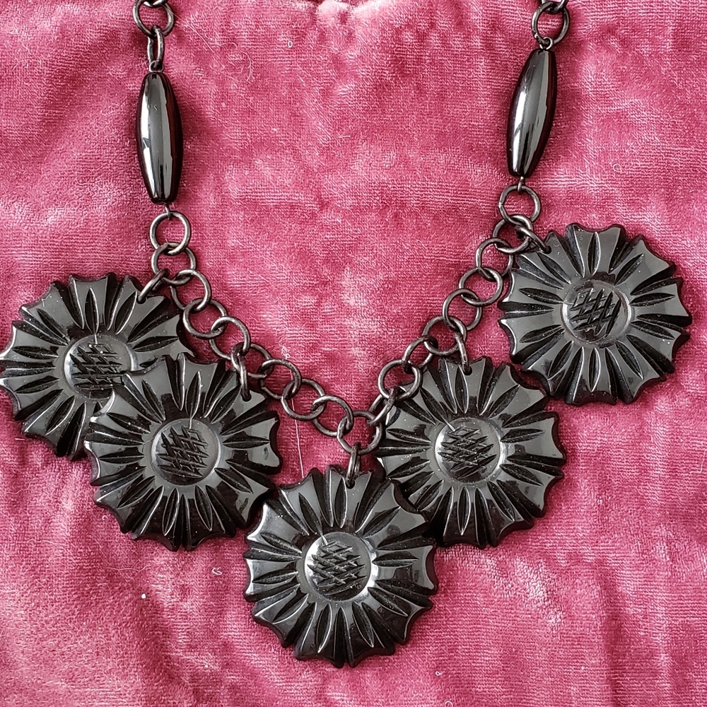 Daisy hotcakes designs black resin necklace